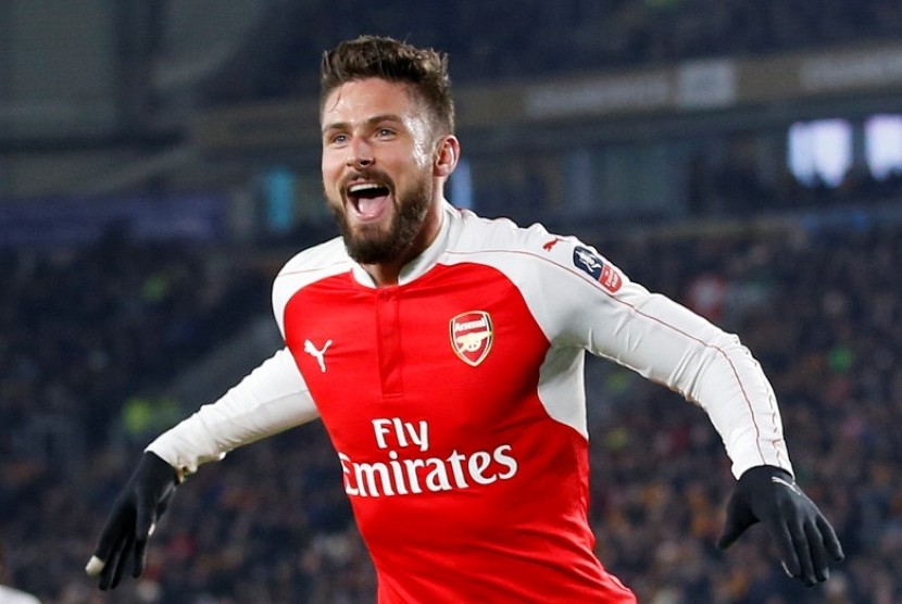 Olivier Giroud merayakan gol ke gawang Hull City.