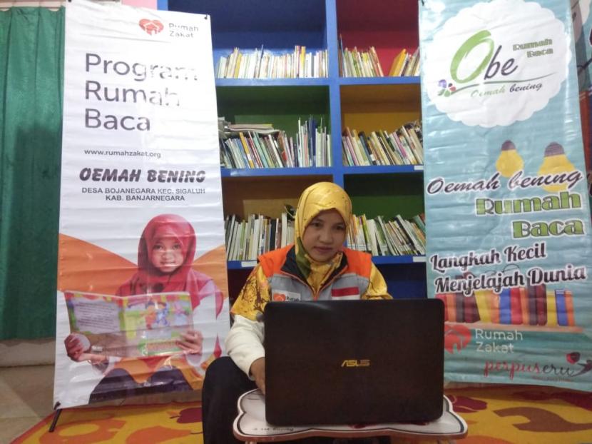 Omah Bening Rumah Baca binaan Rumah Zakat di Desa Berdaya Bojanegara membangunkan motivasi dan impian remaja melalui kegiatan Diskusi Online bertema menjadi remaja produktif di masa pandemi Covid-19.