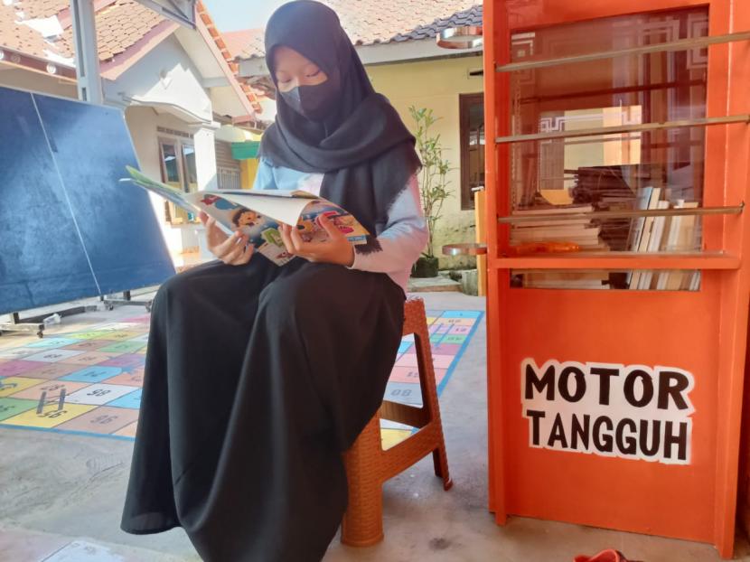 Omah Bening Rumah Baca binaan Rumah Zakat yang ada di Desa Bojanegara, Kecamatan Sigaluh, Kabupaten Banjarnegara, Jawa Tengah, tetap membuka layanan baca.