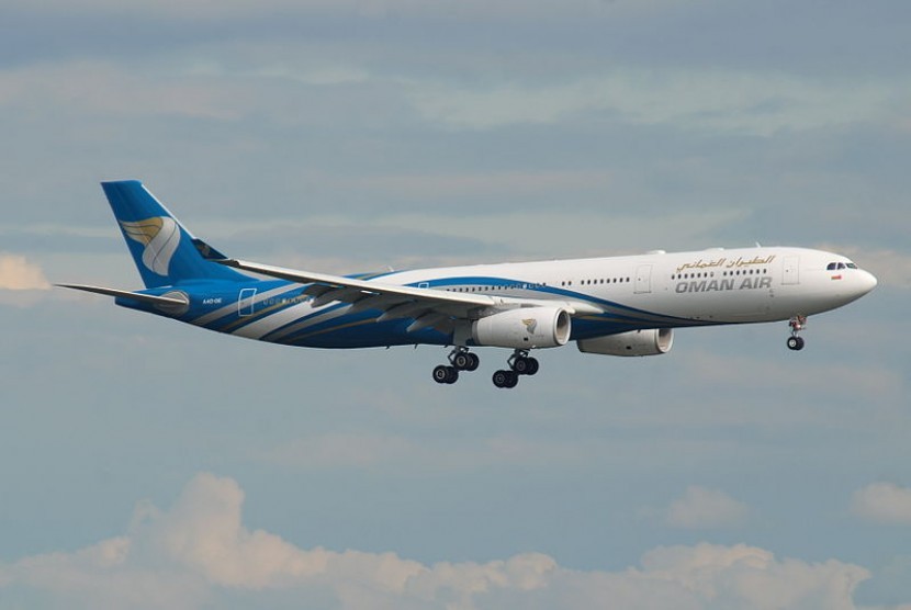Oman Air's Airbus A330-300 show its new logo. (illustration)