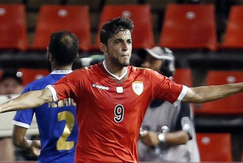 Oman's Abdulaziz Al-Maqbali celebrates after scoring a goal against Kuwait during their Asian Cup Group A soccer match at the Newcastle Stadium in Newcastle January 17, 2015. 