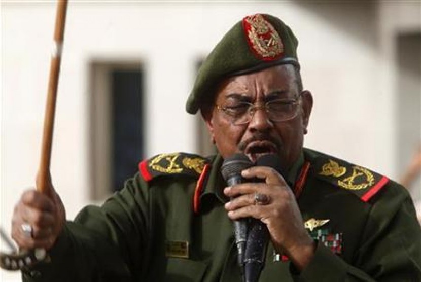 Omar Al-Bashir. Sudan menemukan kuburan massal berisi 28 jenazah perwira yang dieksekusi diduga korban rezim Bashir. Ilustrasi.