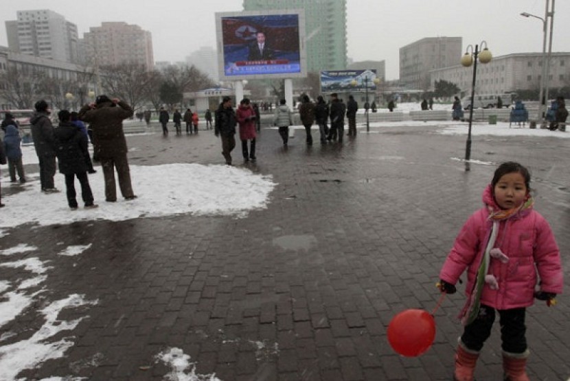 On a large television screen in front of Pyongyang's railway station, a North Korean state television broadcaster announces the news that North Korea conducted a nuclear test on Tuesday, Feb. 12, 2013. 
