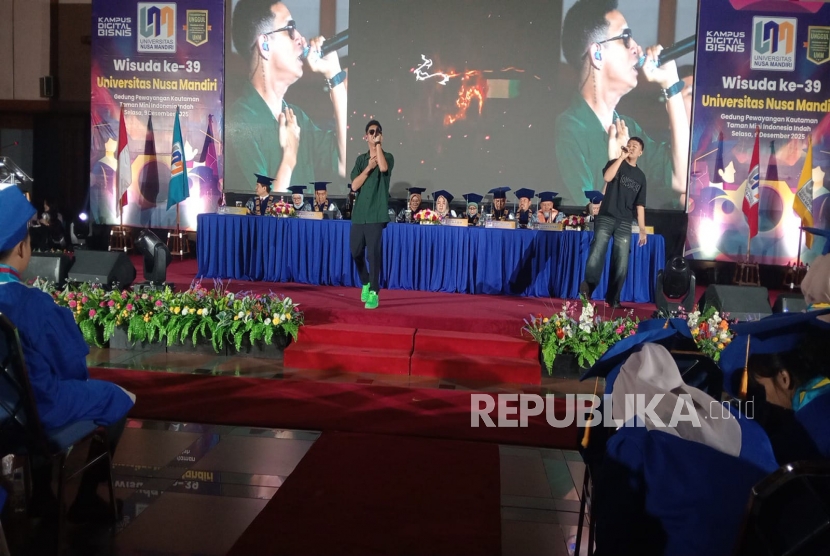Energi Lagu Timur Warnai Wisuda UNM, Oncho Flash Hadirkan Momen Tak Terlupakan Bagi Wisudawan