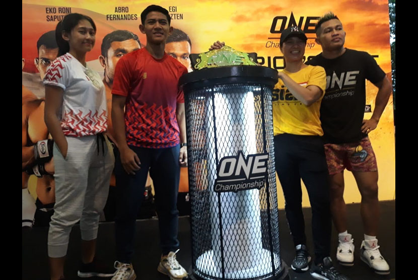 ONE Championship menggelar kegiatan Meets and Greets di Gandaria City Mall, Jakarta, Sabtu (25/1).