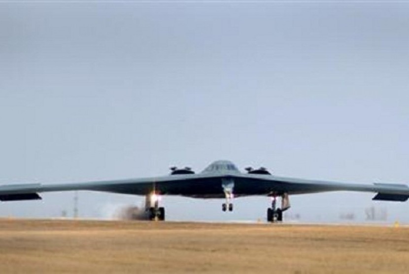 One of three Air Force Global Strike Command B-2 Spirit bombers returns to home base at Whiteman Air Force Base in Missouri, March 20, 2011.