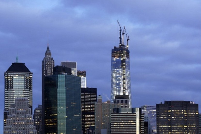 One World Trade Center rises above the lower Manhattan skyline, April 13, 2013 in New York. It is already New York’s tallest building. But when the last pieces of its spire go up to the roof Monday, April 28, the 104-floor skyscraper will be one step away 