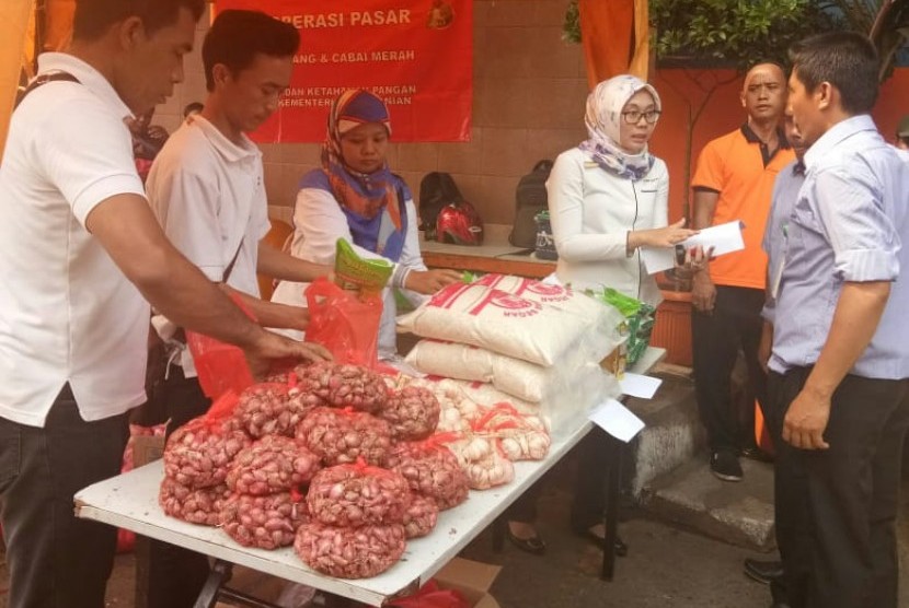 Operasi bawang di Lenteng Agung Jakarta