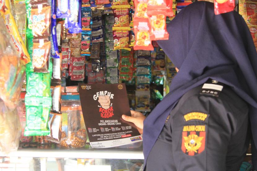 Operasi gempur rokok ilegal terus digalakkan Bea Cukai. Ratusan ribu batang rokok ilegal kembali ditindak oleh Bea Cukai dalam dua Operasi Gempur Rokok Ilegal di dua wilayah berbeda, masing-masing di Kalimantan Timur dan Jawa Tengah.