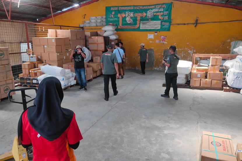 Operasi pasar menjadi kegiatan rutin yang dilakukan Bea Cukai sebagai bentuk perlindungan terhadap masyarakat dari peredaran barang kena cukai ilegal.