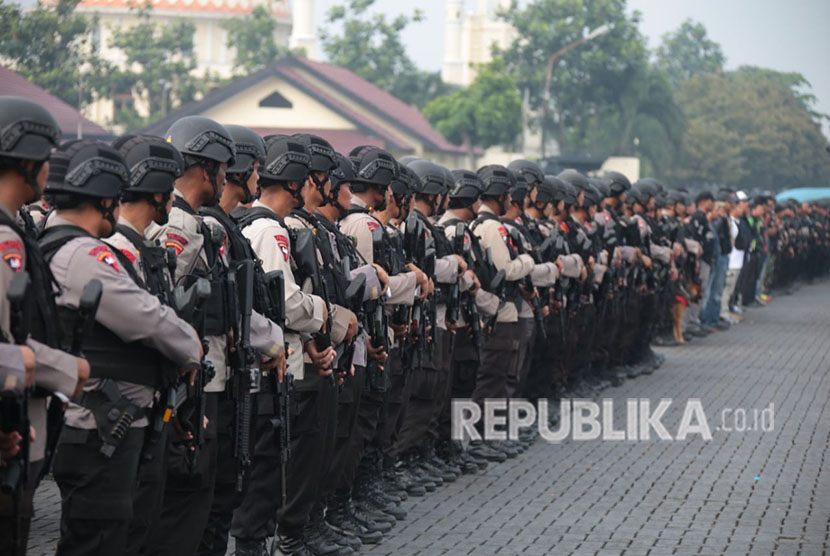 Operation to free people held hostage by terrorist convicts at Mako Brimob, Kelapa Dua, Depok, West Java, on Thursday (May 10).