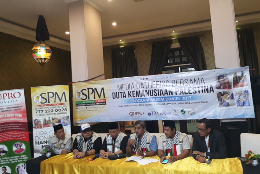 Opick dan Sahabat Palestina Memanggil (SPM) menggelar konferensi pers di Jakarta, Rabu (3/1), terkait penyerahan bantuan bagi pengungsi Palestina di perbatasan.