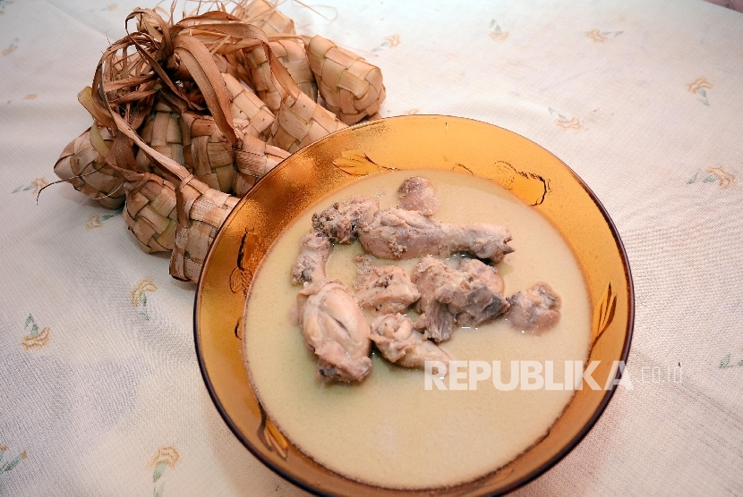 Opor ayam, menu khas Lebaran.