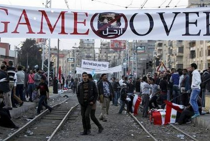 Oposisi Mesir menggelar protes menentang pemerintahan Presiden Mursi dengan memblokade jalur kereta api.