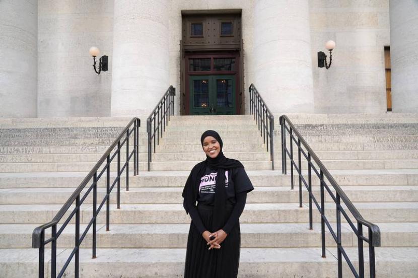 Orang Amerika Somalia lainnya yang menjadi wanita Muslim pertama di legislatif negara bagiannya adalah Munira Abdullahi yang berusia 26 tahun di Ohio. Banyak Muslim Menang dalam Pemiihan Anggota Dewan Amerika Serikat