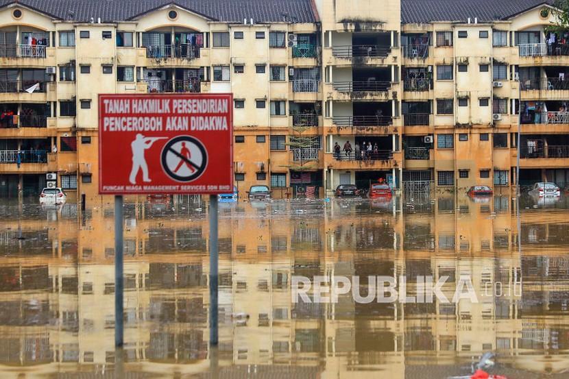 Banjir di Shah Alam, negara bagian Selangor, di luar Kuala Lumpur, Malaysia. Dewan Islam Johor gelotorkan 3 juta ringgit untuk korban banjir Malaysia 