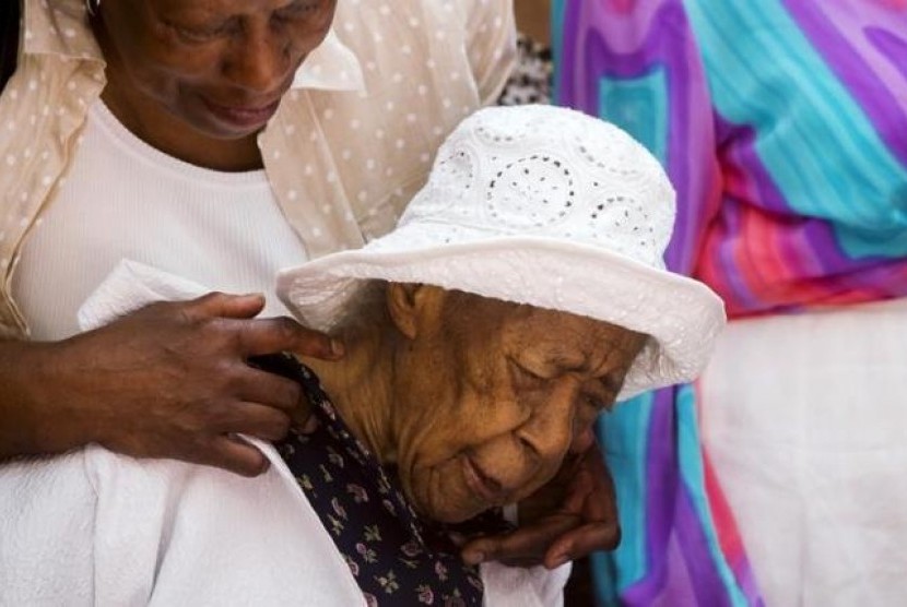 Orang tertua di dunia Susannah Mushatt Jones saat merayakan ulang tahunnya ke 116 di New York pada 7 Juli 2015.