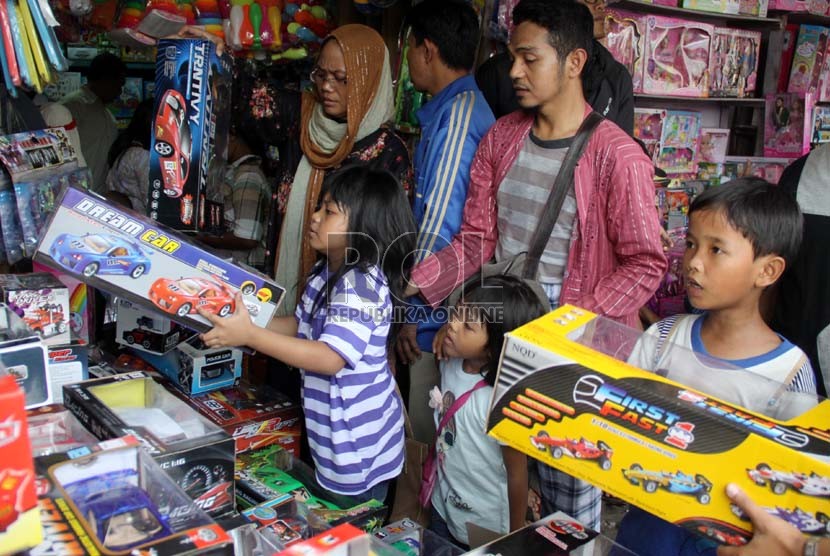 Berburu Mainan  Anak  di  Pasar  Gembrong  Republika Online