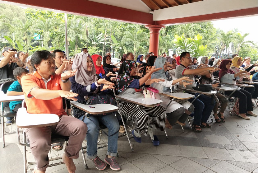 Orang tua/Pendamping Peserta Fun Science Republika mengikuti Parenting Session, Sabtu (8/12). 