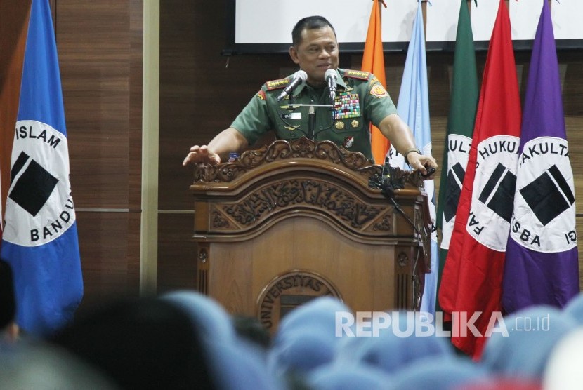Orasi Imiah Panglima TNI Jenderal Gatot Nurmantyo, di Aula Universitas Islam Bandung (Unisba), Kota Bandung, Sabtu (18/11).