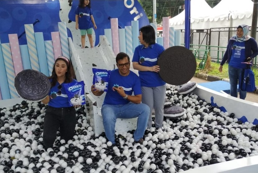Oreo menyelenggarakan Oreo Dessert Festival di Jalan Majapahit, Kota Bandung. Dalam acara ini Oreo juga meluncurkan Oreo Cookie Crumb. 