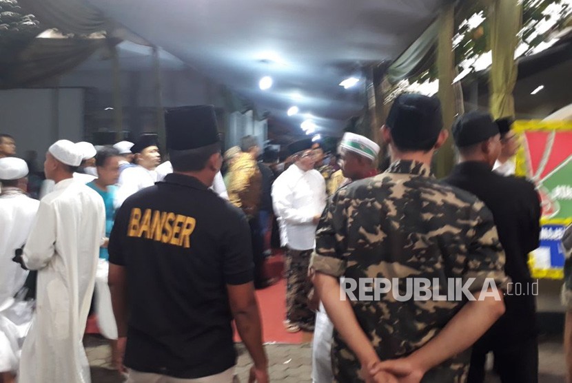 Organisasi Barisan Ansor Nahdlatul Ulama atau Banser NU turun tangan untuk mengawal Haul almarhum KH Abdurrahman Wahid (Gus Dur) di kediamannya, Jalan Munawaroh II, Ciganjur, Jakarta Selatan, Jumat (22/12). 