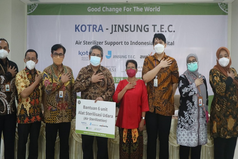  Organisasi internasional Good Neighbors International, bekerja sama dengan KOTRA (Korea Trade-Investment Promotion Agency) dan Jinsung Tech Inc menggelar proyek kemanusiaan untuk memberi dukungan melalui peralatan penjernih dan sterilisasi udara yang akan didonasikan kepada Rumah Sakit Universitas Yarsi Jakarta.