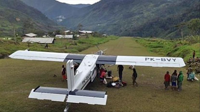 Organisasi Papua Merdeka (OPM) menyandera pesawat milik perusahaan penerbangan PT ASI Pudjiastuti Aviation di Lapangan Terbang Wangbe, Distrik Wangbe Kabupaten Puncak, Papua, Jumat, 12 Maret 2021. 