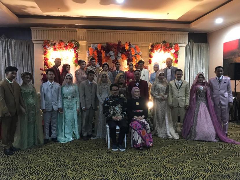  Organisasi yang bergerak di bidang pemberdayaan UMKM, Perhimpunan Bumi Alumni (PBA)menyelenggarakan acara nikah bersama, yang diikuti oleh 11 pasangan di  BTC Fashion Mall, Bandung, Sabtu (1/10/2022). 