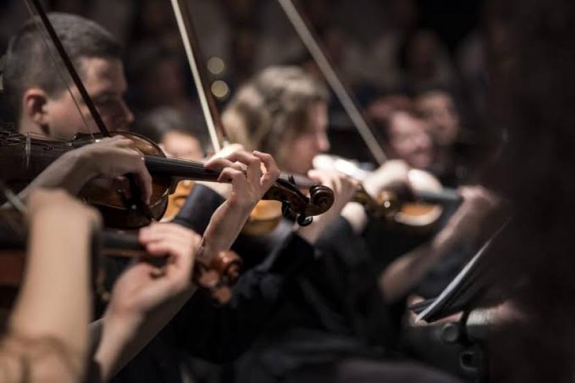 Orkestra Venezuela mencetak rekor dengan melibatkan 8.573 pemain musik.