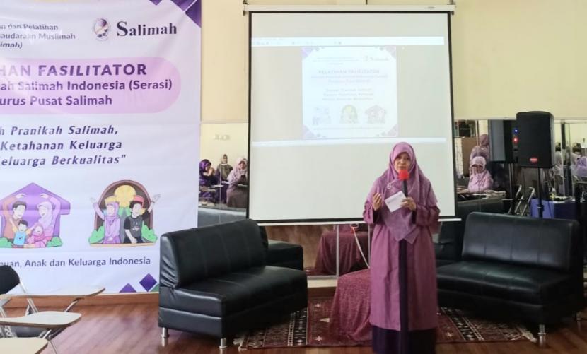  Ormas Persaudaraan Muslimah (Salimah) siap menerjunkan SDM ke masyarakat melalui program Sekolah Pranikah Salimah (Serasi).