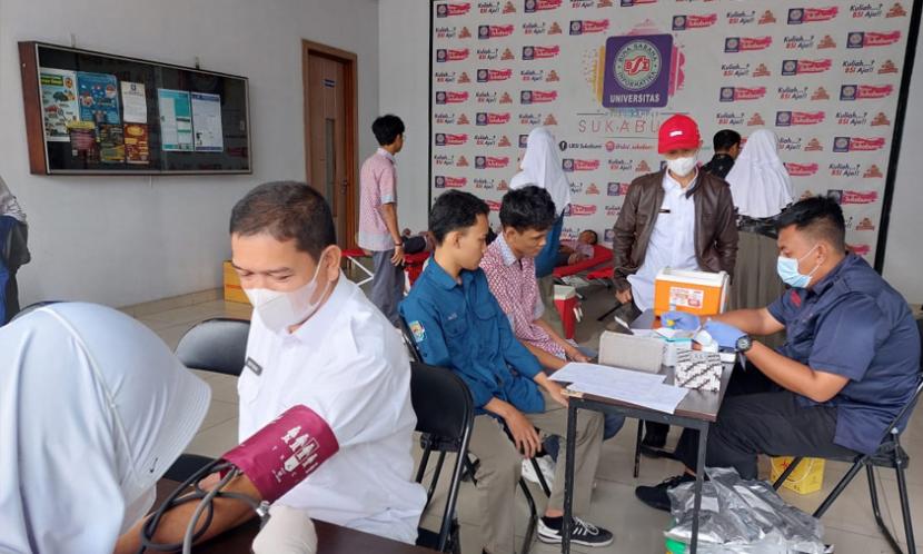 Ormik Universitas BSI kampus Sukabumi diisi dengan kegiatan donor darah.