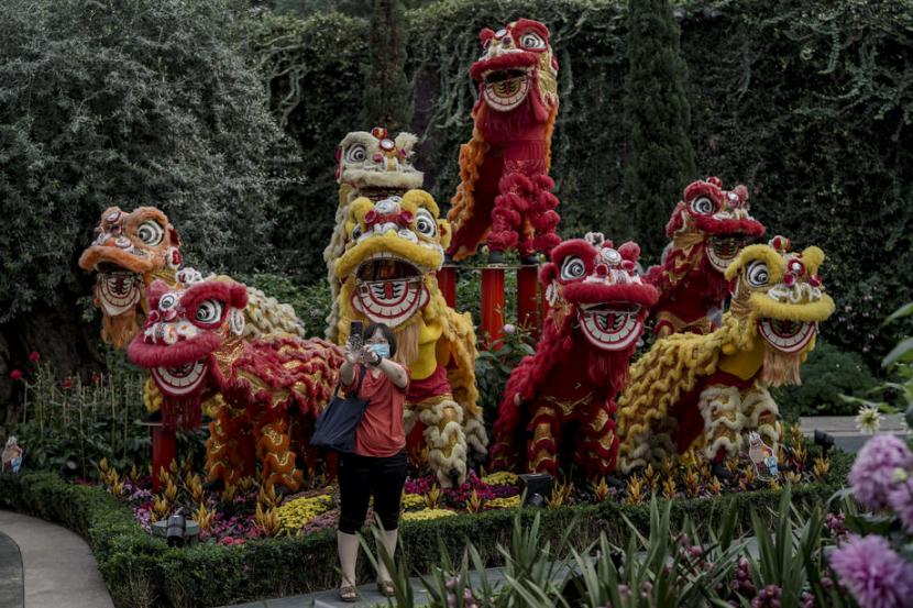 Ornamen Imlek sudah semarak menghiasi Singapura di Tahun Baru China 2021. Pandemi Covid-19 telah menyebabkan pengunjung ke Singapura menurun dratis.