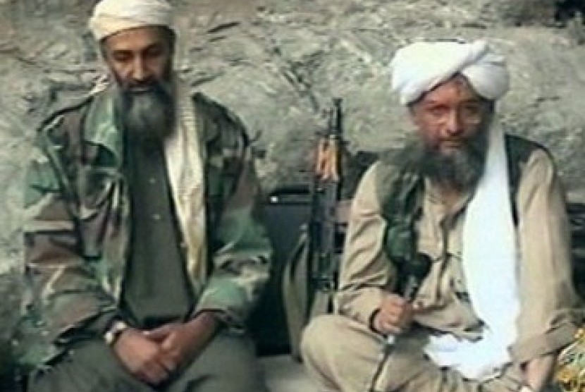 Osama bin Laden (kiri) dan Ayman Al-Zawahiri (kanan), potret dua sahabat.