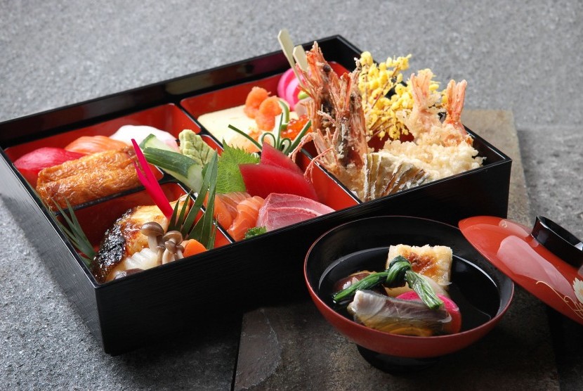 Osechi Bento Box tersedia di salah satu restoran di Hotel Borobudur Jakarta sebagai menu khusus tahun baru 2016.