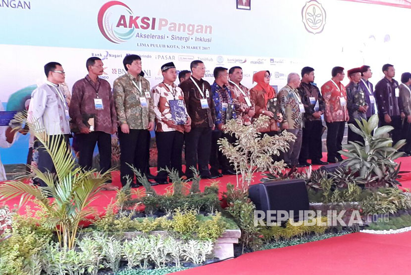 Otoritas Jasa Keuangan meluncurkan program AKSI Pangan di Kabupaten Lima Puluh kota,  Sumatera Barat,  dihadiri oleh para petani dan pelaku Usaha Mikro Kecil dan Menengah (UMKM),  Jumat,  (24/3).