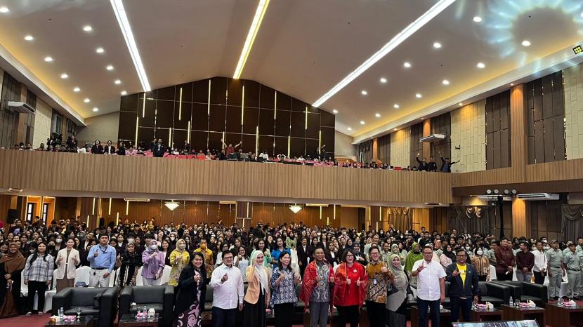 Otoritas Jasa Keuangan (OJK) menyelenggarakan kegiatan EduFin on Location di Kota Medan, Sumatera Utara. OJK menggelar acara untuk mengedukasi mahasiswa mengenai berbagai jenis investasi.