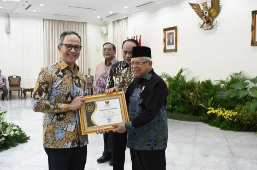 Otoritas Jasa Keuangan (OJK) meraih predikat sebagai Badan Publik dengan kategori Informatif terbaik nasional kategori Lembaga Negara dan Lembaga Pemerintah Non Kementerian pada 2023.