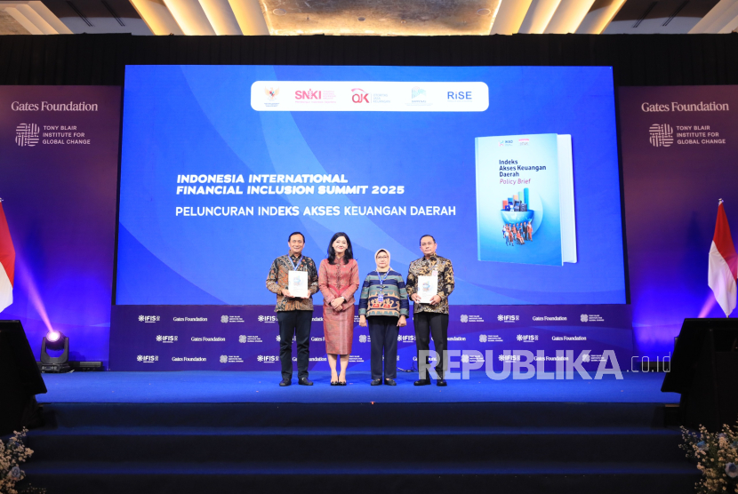Otoritas Jasa Keuangan (OJK) resmi meluncurkan Indeks Akses Keuangan Daerah (IKAD) untuk memperkuat inklusi keuangan. Peluncuran IKAD dilakukan oleh Kepala Eksekutif Pengawas Perilaku Pelaku Usaha Jasa Keuangan, Edukasi, dan Pelindungan Konsumen OJK, Friderica Widyasari Dewi, Deputi Bidang Ekonomi dan Transformasi Digital Kementerian PPN/Bappenas Vivi Yulaswati, Direktur Badan Usaha Milik Daerah (BUMD), Badan Layanan Umum Daerah (BLUD) dan Barang Milik Daerah (BMD) Kementerian Dalam Negeri Yudia Ramli, dan Asisten Deputi Peningkatan Inklusi Keuangan Kemenko Perekonomian Erdiriyo.