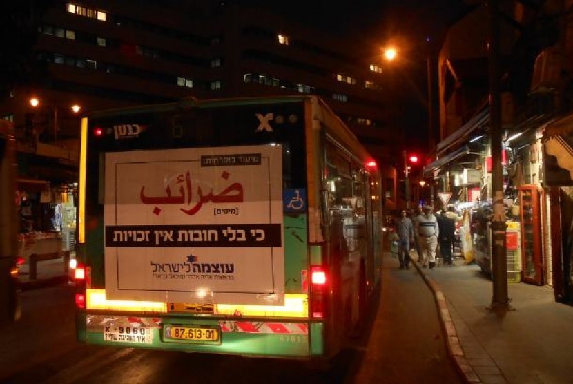 Otzma Leyisrael, iklan kampanye ultrakanan berbau rasis yang dipasang di bus-bus Israel.