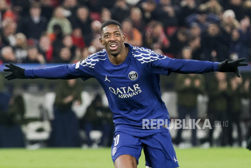 Ousmane Dembele dari Paris Saint Germain merayakan golnya ke gawang Vfb Stuttgart dalam pertandingan Liga Champions di Mercedes Benz Arena, Stuttgart, Kamis (30/1/2025) dini hari WIB.