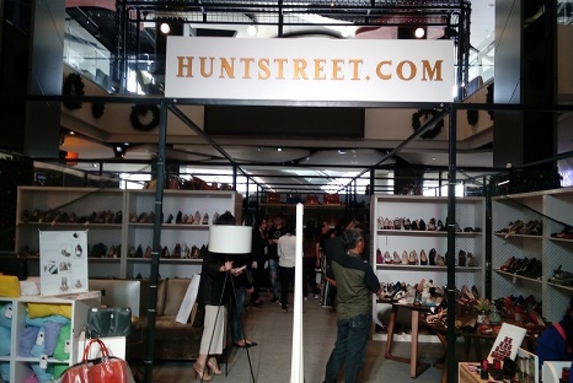 Outlet Huns Street menyediakan sejumlah barang seperti  tas, sepatu, aksesoris dan pakaian bermerek