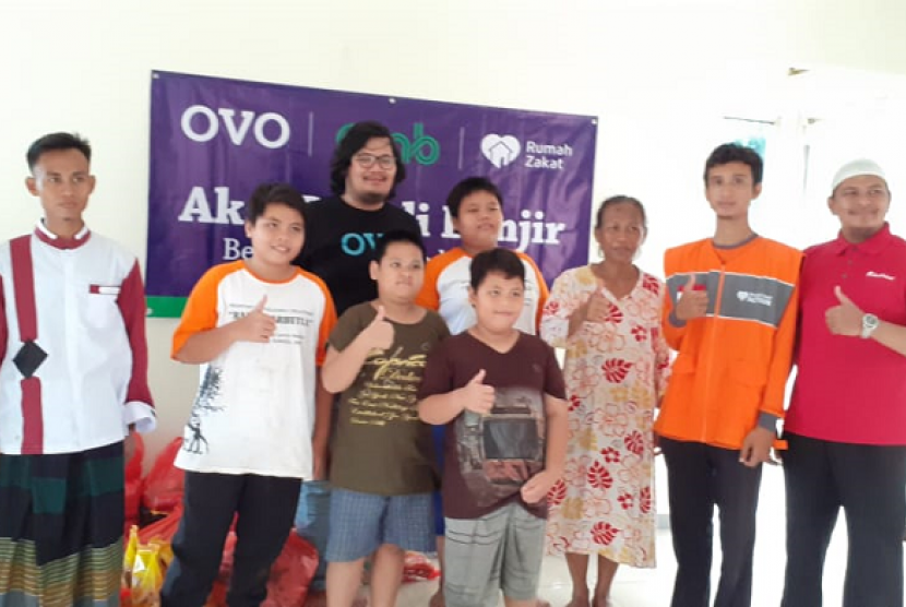     Ovo bersama Rumah Zakat bersinergi dalam Program Peduli Banjir Bekasi.