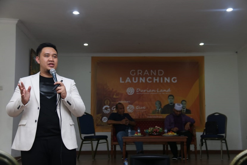 Owner Durian Land, Alfriansyah memberikan paparan dalam Grand Launching Grand Emerald Transformation dan Giethorn Village