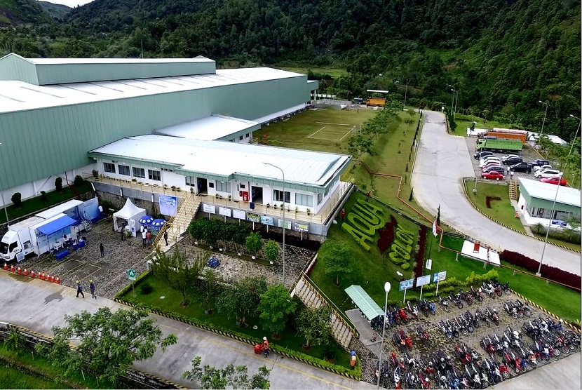 Pabrik Aqua Solok telah menjalankan kegiatan operasional sejak 2013 di Jorong Kayu Aro, Nagari Batang Barus, Kabupaten Solok. Selama satu dekade terus menghasilkan air minum dalam kemasan berkualitas tinggi guna memenuhi kebutuhan hidrasi sehat konsumen di Sumatera Barat dan sekitarnya. 