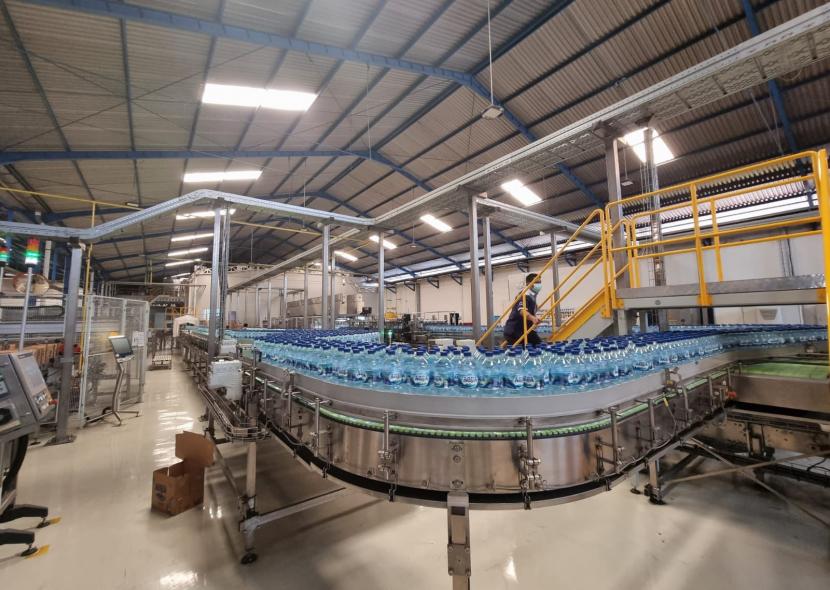 Pabrik Danone-AQUA Caringin yang terletak di Desa Muara Jaya, Kecamatan Caringin, Kabupaten Bogor.