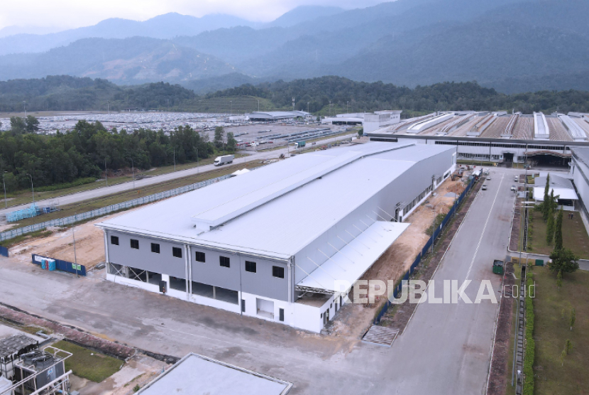 Pabrik EV pertama Proton Holdings Berhad di Malaysia, yang berlokasi di Automotive High-Tech Valley (AHTV), Tanjung Malim, Perak.