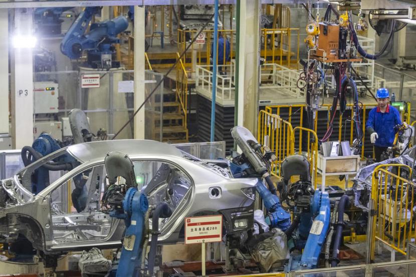 Pabrik mobil listrik BYD (Build Your Dreams) di China. Produsen mobil di China kemungkinan akan terpaksa menghentikan produksi pada bulan depan sebagai imbas dari lockdown akibat Covid-19.