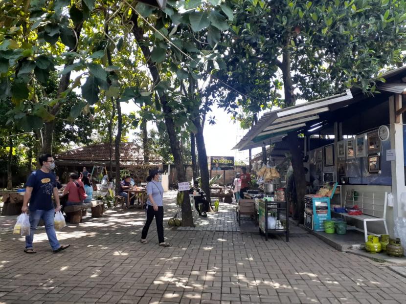 Pabrik tahu tertua di Tangerang Selatan, Tahu Na Po Tet membangun tempat makan layaknya destinasi wisata.