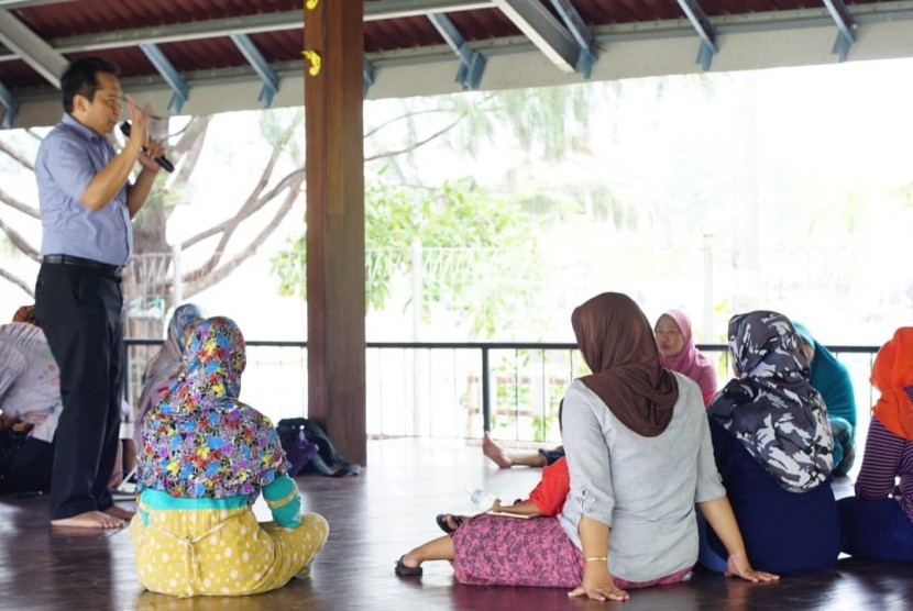 Pacific Place Jakarta bekerjasama dengan PAUD Institute kembali menggelar kegiatan pelatihan  dan parenting kepada  guru dan orang tua murid PAUD Tunas Harapan Kepulauan Seribu.
